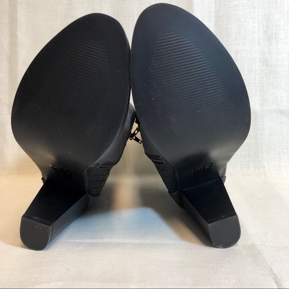 Leila Stone Faux Suede Grey Ankle Booties Sz 9 - Picture 3 of 5